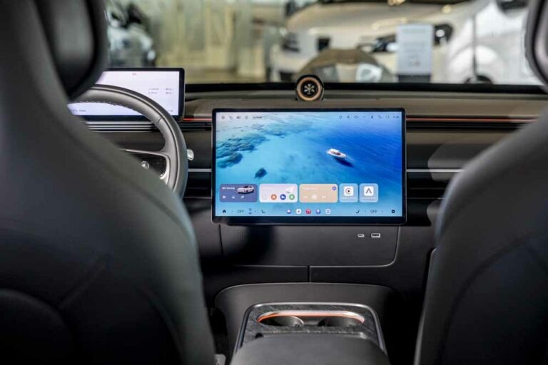 Exelantix ET - stort infotainmentskaerm - Vejlebo & Larsen i Roskilde -10